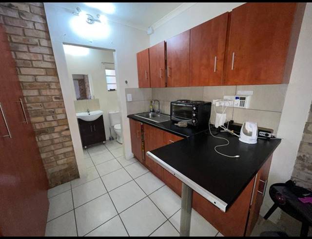 1 BEDROOM PROPERTY TO RENT IN DIE BULT